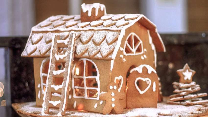 Королівські кондитери розкрили таємницю приготування різдвяного пряникового будиночка Королівські кондитери розкрили таємницю приготування різдвяного пряникового будиночка