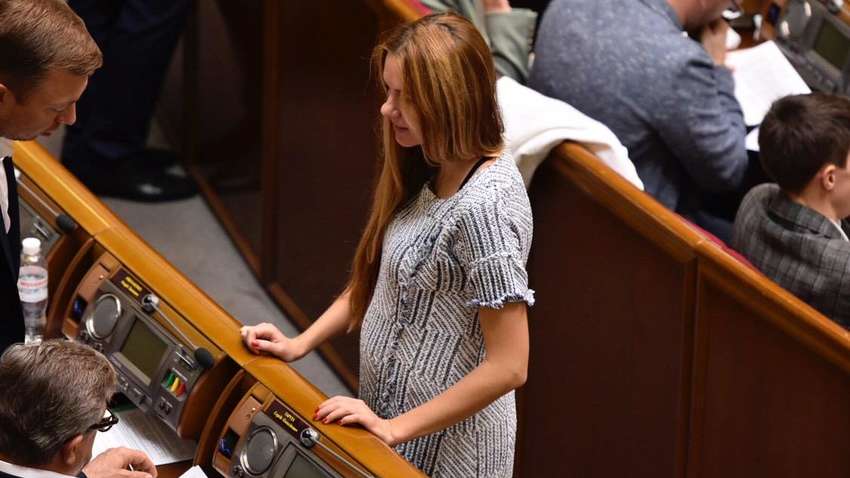 "Це спроба травлі, не інакше": у фракції "Слуга народу" розійшлися думки щодо Скороход