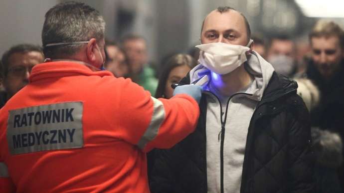 Польщу накрила четверта хвиля пандемії коронавірусу: що відбувається в країні