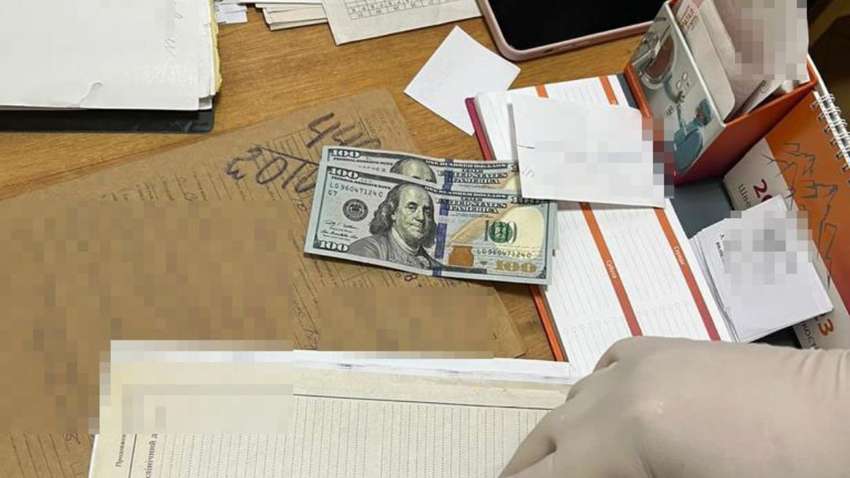 Во Львове задержали врача, которая требовала  деньги у военного