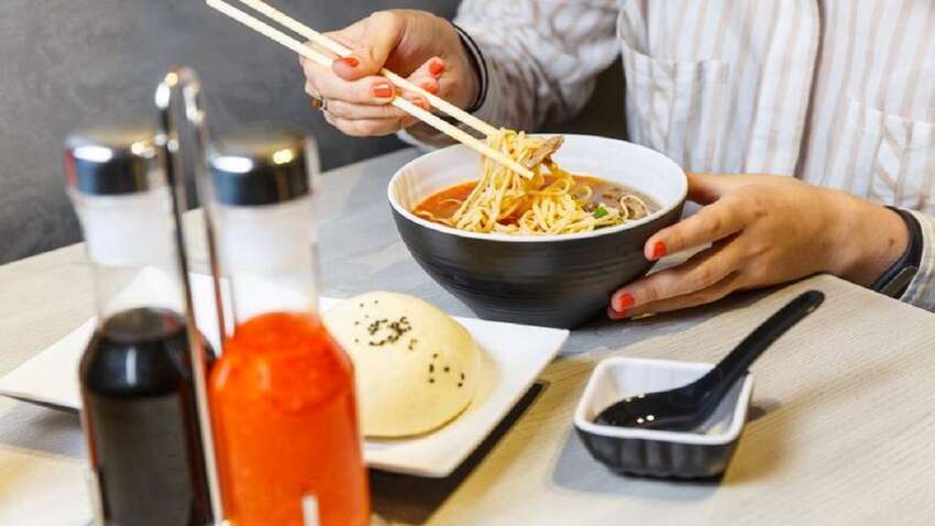 Если тратите на прием пищи менее 20 минут, то очень рискуете: почему важен темп потребления пищи Если тратите на прием пищи менее 20 минут, то очень рискуете: почему важен темп потребления пищи