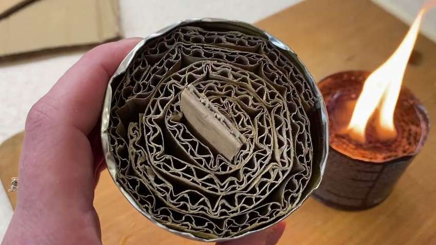 У Польщі показали, як виготовляють окопні свічки для українських солдатів: подробиці