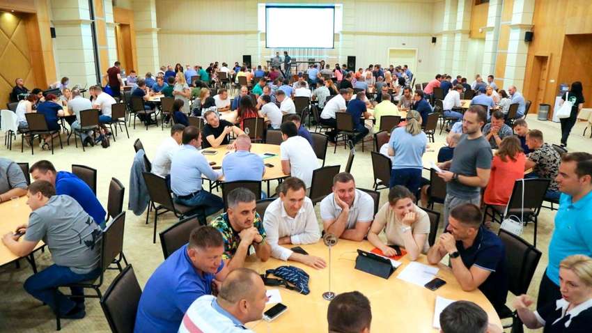 Навчання «Слуги народу» в Трускавці: наскільки добре нардепів підготували до запуску Верховної Ради ІХ скликання