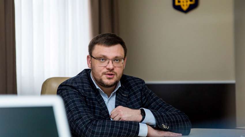 Жена директора НАБУ Кривоноса возглавляет фирмы криминального авторитета, разыскиваемого Бюро: СМИ