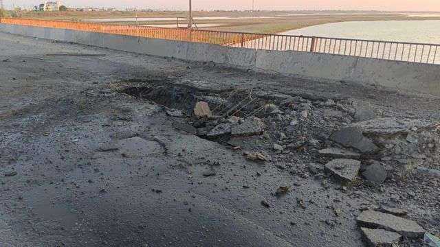 Подбитые мосты в Чонгаре: оккупанты уже нашли выход (ФОТО) Подбитые мосты в Чонгаре: оккупанты уже нашли выход (ФОТО)