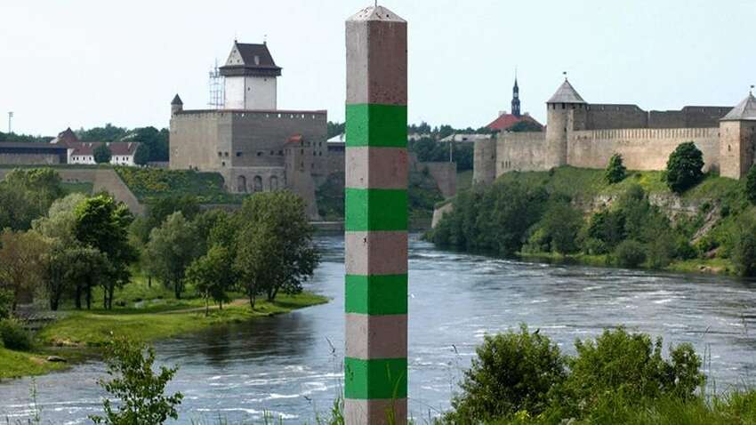 Бывшая страна СССР боится нападения РФ: усиленно роет рвы на границе