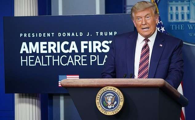 Трамп заявляє, що виграв вибори та звинувачує Pfizer у брехні Трамп заявляє, що виграв вибори та звинувачує Pfizer у брехні