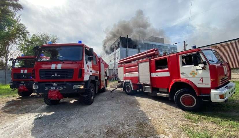 Пожар на обувной фабрике в Запорожье: ГСЧС рассказала подробности Пожар на обувной фабрике в Запорожье: ГСЧС рассказала подробности