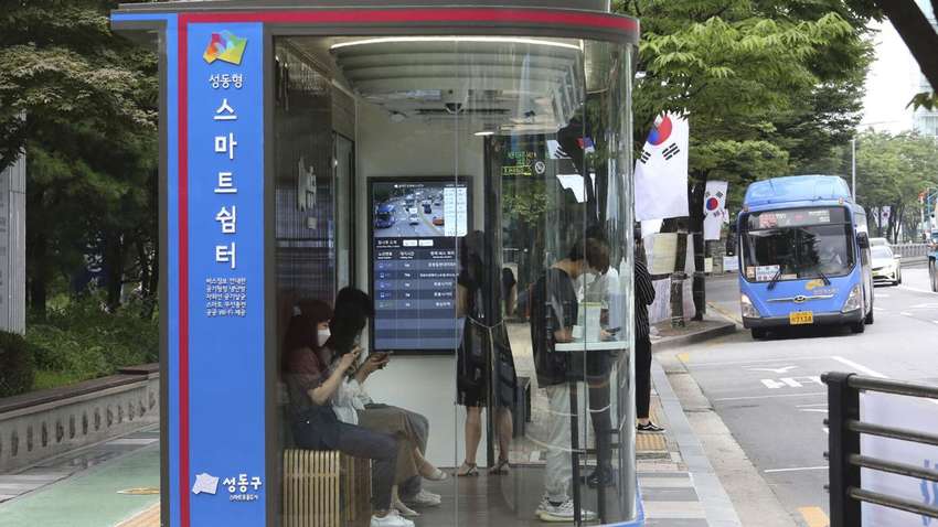 Защитят от дождя и коронавируса: в Южной Корее тестируют автобусные смарт-остановки