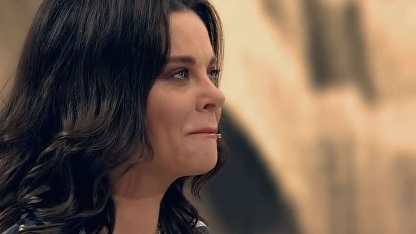 Співачку з України, яка розважає росіян, опустили під час ефіру шоу в РФ Співачку з України, яка розважає росіян, опустили під час ефіру шоу в РФ