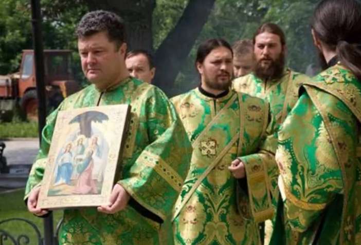 СМИ: От «ЕС» требуют ответа, является ли Порошенко диаконом УПЦ МП СМИ: От «ЕС» требуют ответа, является ли Порошенко диаконом УПЦ МП