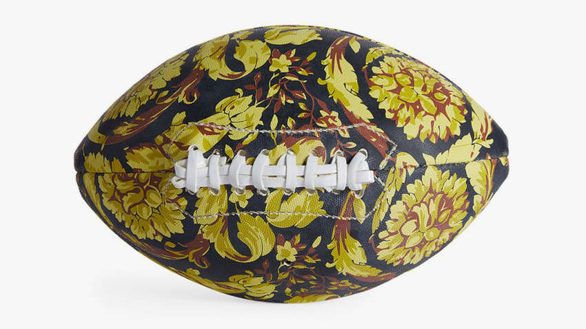 Versace представили модные спортивные мячи