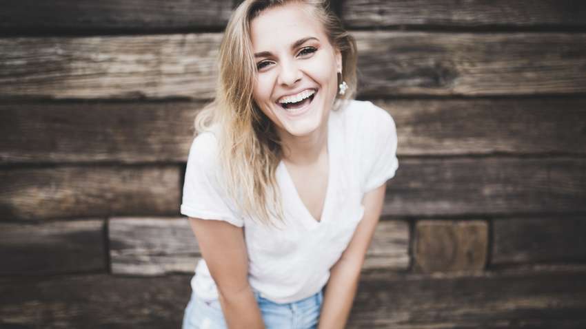 Ученые выяснили, сколько минут смеха в день продлевают жизнь
