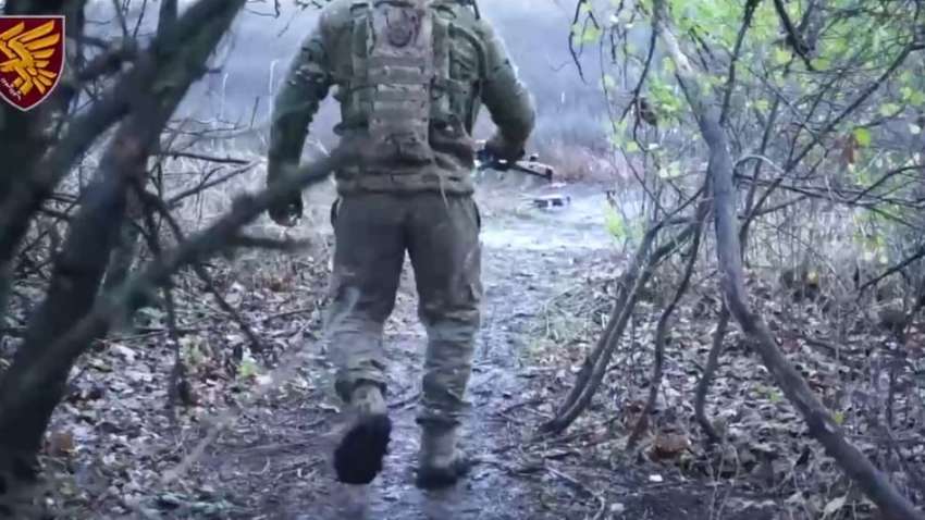 Оператор дрона вытащил бойца ВСУ из плена врага (ВИДЕО) Оператор дрона вытащил бойца ВСУ из плена врага (ВИДЕО)