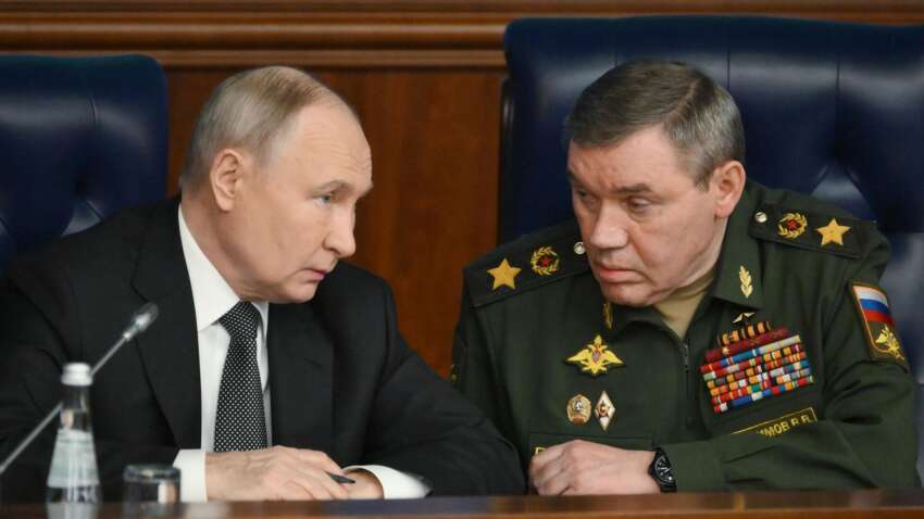 Бывший спичрайтер Путина призвал к расстрелу Герасимова после ответа Кремля Зеленскому Бывший спичрайтер Путина призвал к расстрелу Герасимова после ответа Кремля Зеленскому