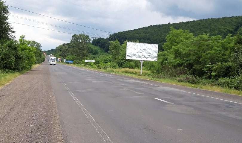 В Україні розпочали масштабний демонтаж незаконної реклами: зняті щити передадуть теробороні