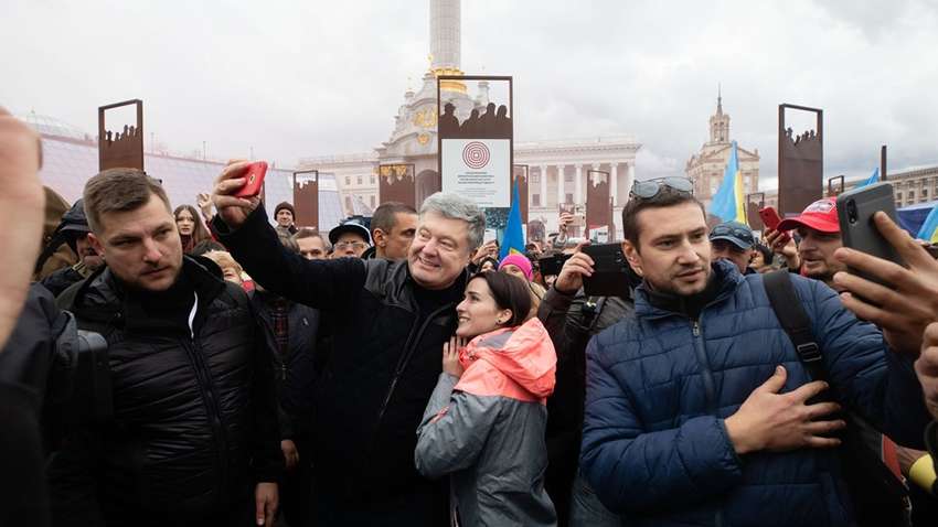 Порошенко прийшов на віче проти капітуляції