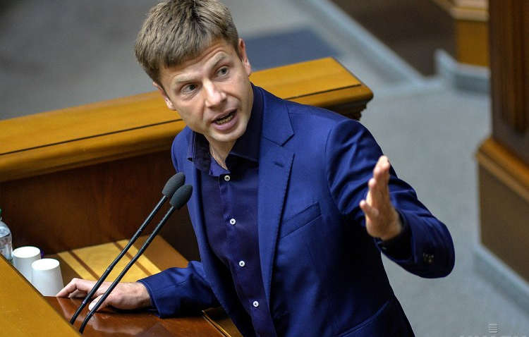 В годовщину опроса президента нардеп Гончаренко задал свои 5 вопросов Зеленскому – ждет ответа