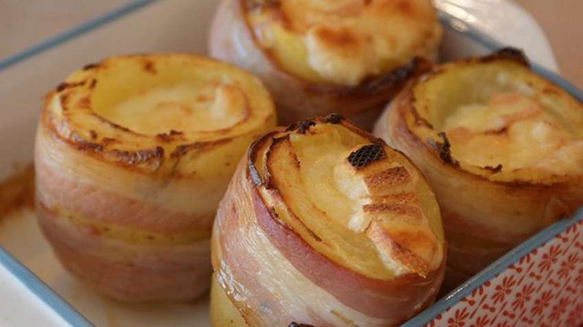 Вкусно и сытно: рецепт картофеля, запеченного в беконе