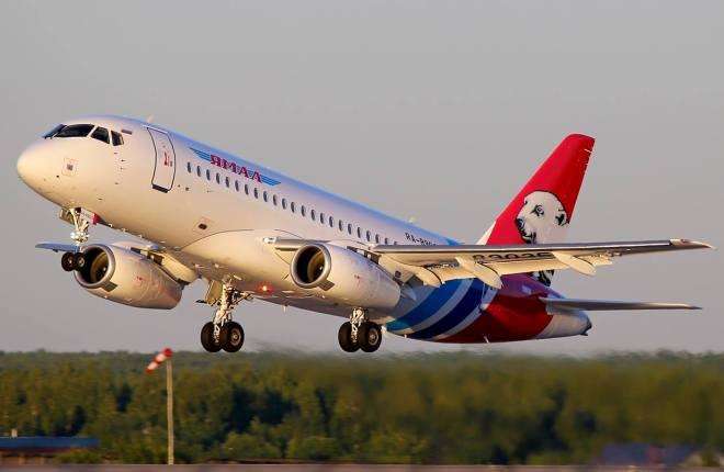 ЧП в России: самолет сделал девять кругов над Тюменью из-за поломки в двигателе