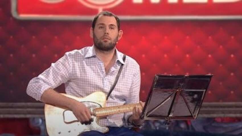 У РФ хочуть заочно арештувати відомого коміка за пости в соцмережах: справа вже в суді