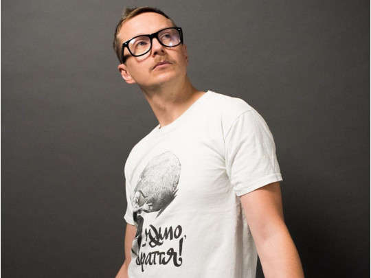 Известного телеведущего избили в центре Киева