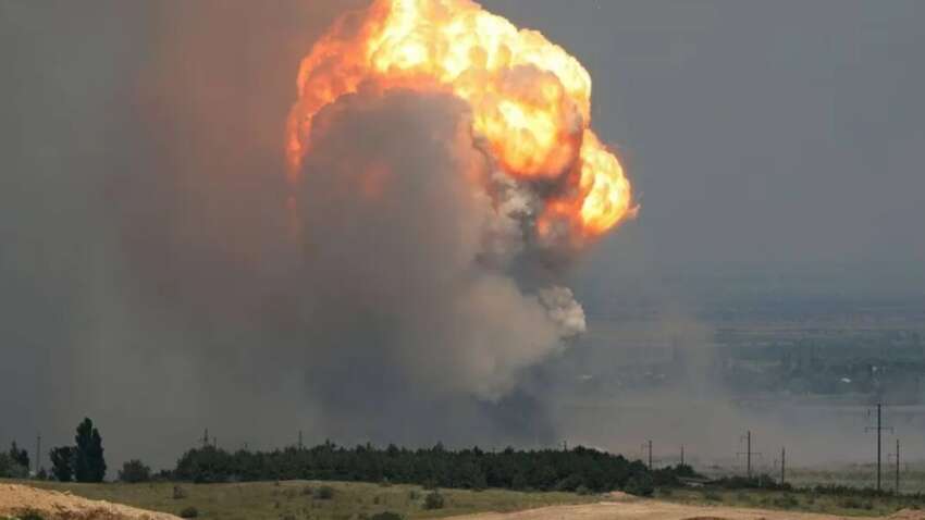 Сильні вибухи та заграва в Росії: куди вдарили безпілотники