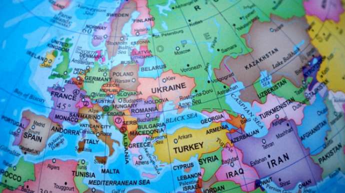 На Западе заговорили о том, что Украина может оказаться в окружении стран-друзей России На Западе заговорили о том, что Украина может оказаться в окружении стран-друзей России