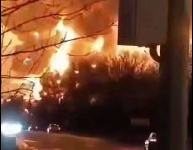 Потушить это невозможно: повторный удар по Энгельсу сорвал зимнюю стратегию РФ (ВИДЕО) Потушить это невозможно: повторный удар по Энгельсу сорвал зимнюю стратегию РФ (ВИДЕО)