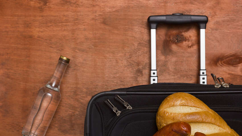 А как украинец без сала в чемодане: топ-продукты, за которые в ЕС могут оштрафовать в 2026 году