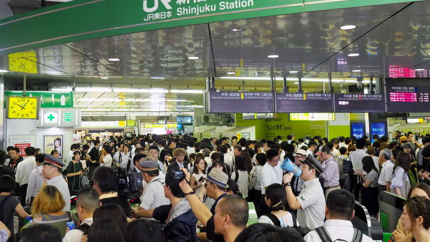 В Японії через тайфун в аеропорту застрягли 17 тис. осіб