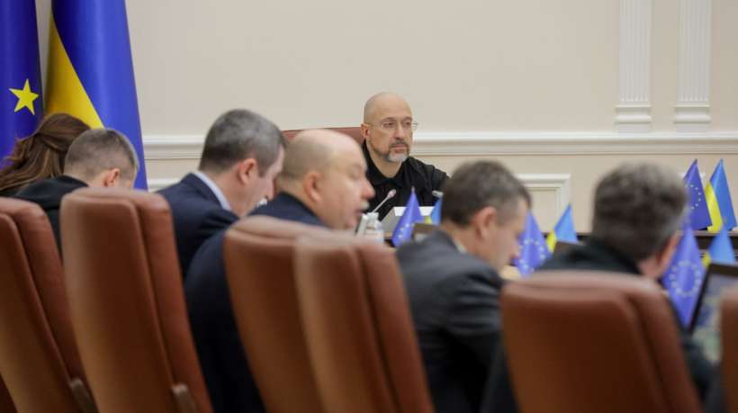 «Вчительська доплата» та безкоштовне харчування: що чекає на педагогів і учнів у 2025 році