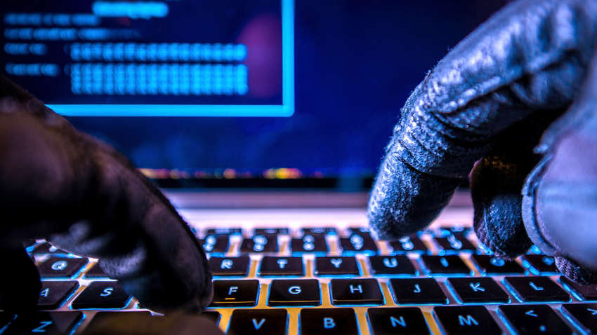 В ОАЕ чоловік за допомогою клонування голосу вкрав з банку 35 млн доларів В ОАЕ чоловік за допомогою клонування голосу вкрав з банку 35 млн доларів