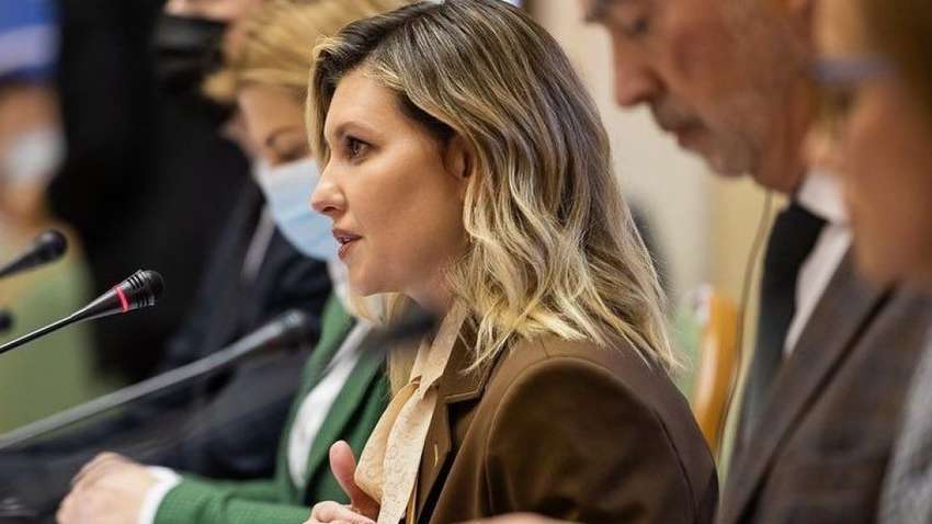 Деловой образ в коричневой гамме: новый образ Елены Зеленской