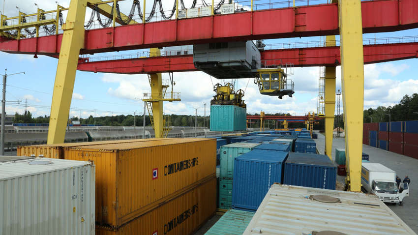 "Укрзализныця" будет перевозить грузы в пассажирских составах