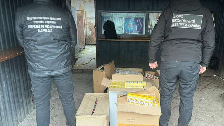 Незаконный бизнес в Закарпатье: БЭБ остановило продажу сигарет Незаконный бизнес в Закарпатье: БЭБ остановило продажу сигарет