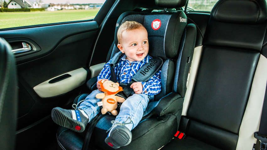 В Украине введены штрафы за перевозку детей без автокресел