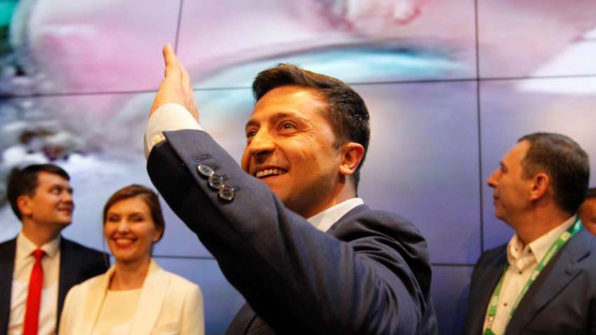 Дії нової влади наразі схвалюють 62% українців, - опитування