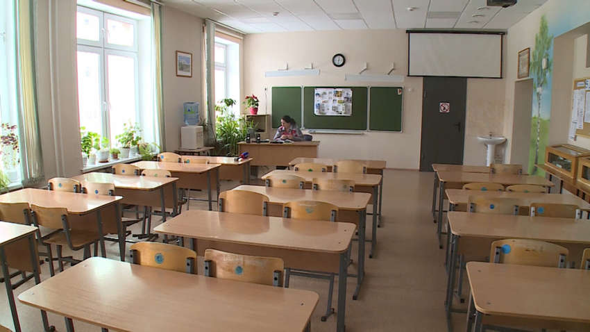 Стало известно, получат ли учителя зарплаты за период карантина