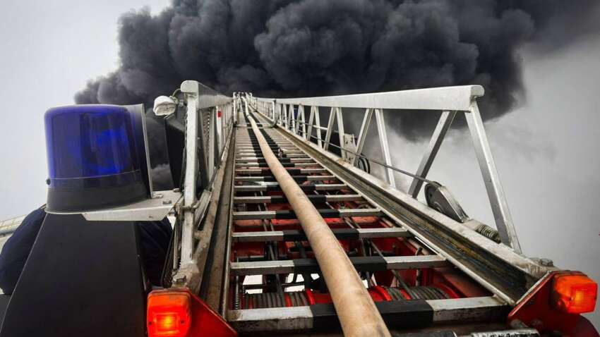 Позакривайте вікна та не виходьте на вулицю: мешканців Львівщини попередили про небезпеку