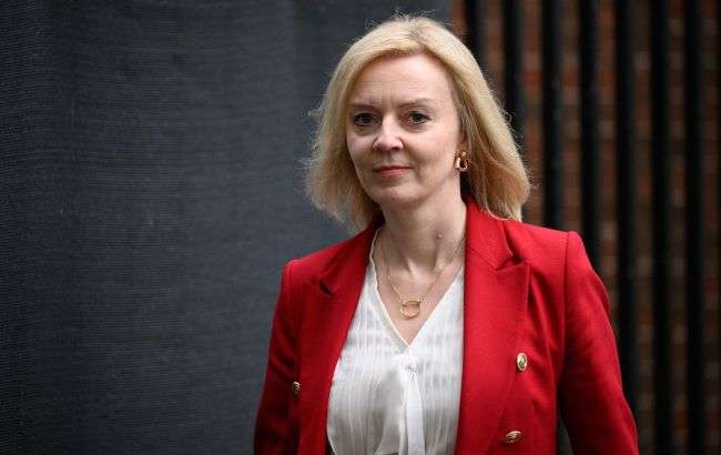 Британию снова лихорадит: Лиз Трасс подала в отставку с поста премьера Британию снова лихорадит: Лиз Трасс подала в отставку с поста премьера