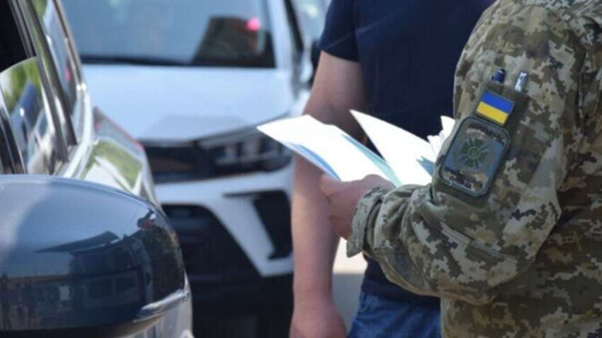 Українці масово виїжджають за кордон: у ДПСУ відреагували на інформацію Українці масово виїжджають за кордон: у ДПСУ відреагували на інформацію