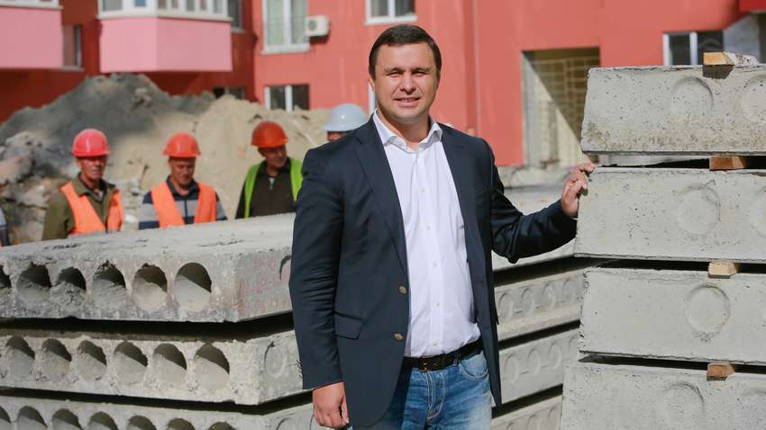 Микитась вышел из владельцев компании «Укрбуд»: эксперты рассказали, что стоит за продажей