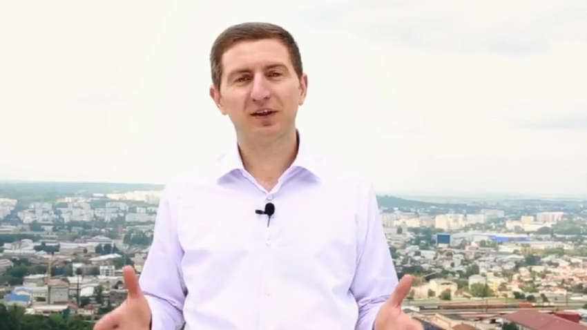 Одного из лидеров "антивакцинаторов" Украины выпустили из психбольницы