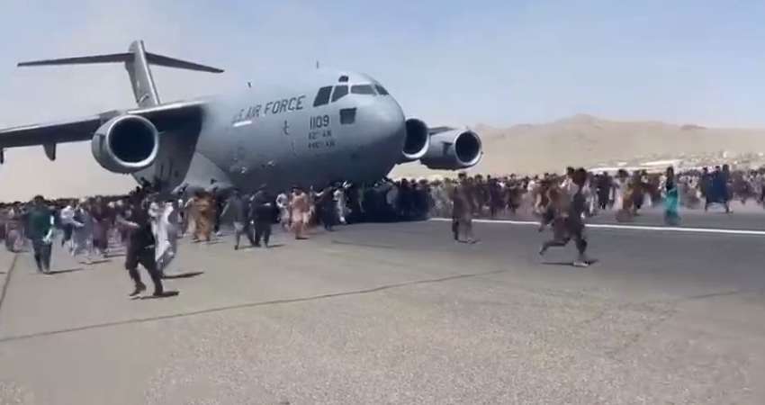13 стран помогают эвакуировать афганских граждан из Кабула