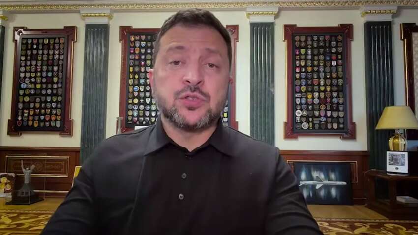 Таємничий натяк у зверненні: за спиною Зеленського помітили незвичну деталь (ФОТО) Таємничий натяк у зверненні: за спиною Зеленського помітили незвичну деталь (ФОТО)