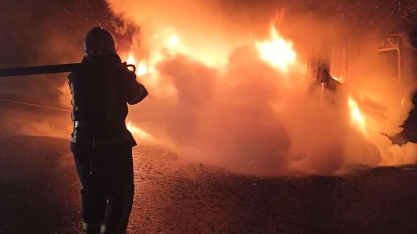 В Сумах, на стоянке, огонь повредил семь автомобилей: что известно о пожаре В Сумах, на стоянке, огонь повредил семь автомобилей: что известно о пожаре