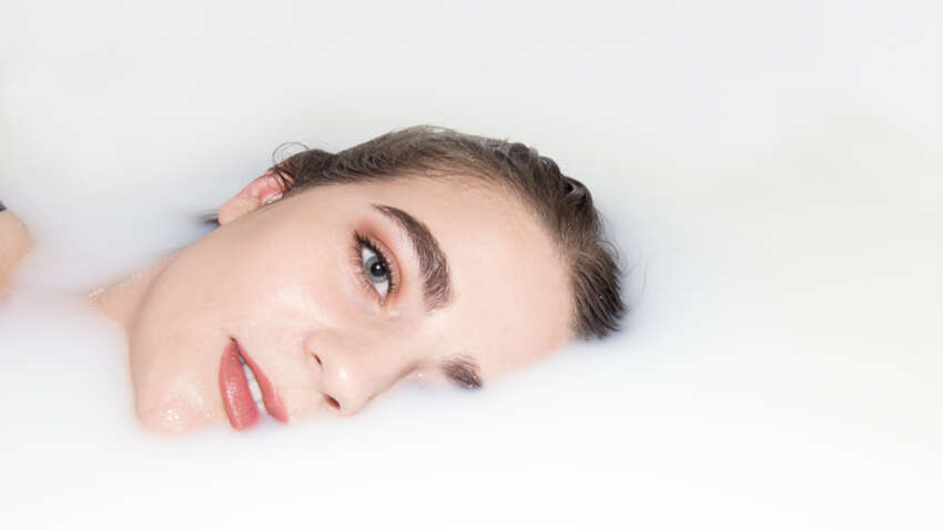 Новые исследования показывают неожиданную связь между макияжем и уровнем счастья — и он не о красоте Новые исследования показывают неожиданную связь между макияжем и уровнем счастья — и он не о красоте