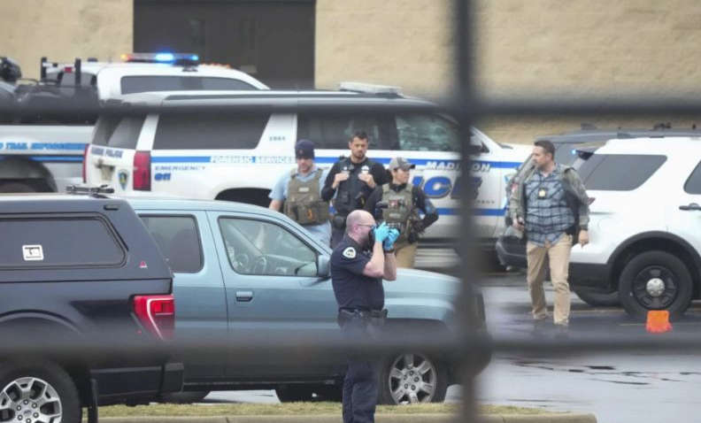 15-летняя девочка расстреляла учителя и одноклассника в школе: что произошло 15-летняя девочка расстреляла учителя и одноклассника в школе: что произошло