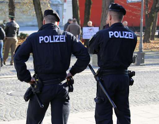 Власти Берлина запретили демонстрации против карантина Власти Берлина запретили демонстрации против карантина